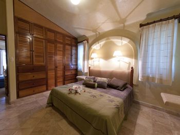 MASTER BR in the 2br villa