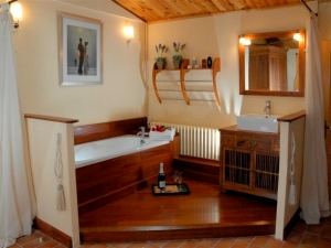 En-sute Jacuzzi bathroom