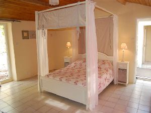 4 poster master bedroom