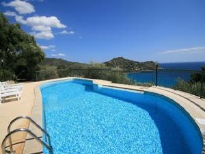 Cagliari holiday villa vith pool