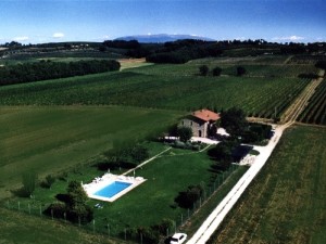 Torgiano farmhouse with private pool