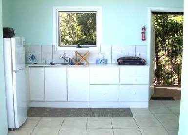 Tree House - kitchenette