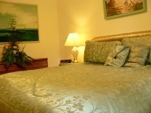 Master Bedroom, King Bed, TV