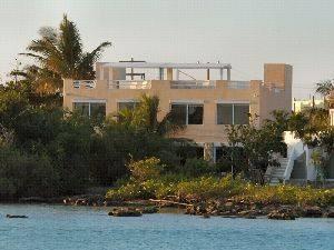 Akumal vacation villa with pool