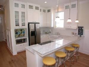 Full Kitchen and Bar