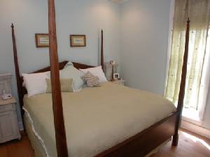 1st Floor Bedroom w/ King Bed