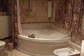 Camellia has en suite bathroom