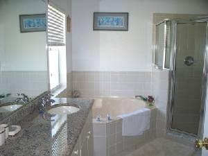 Master ensuite bathroom