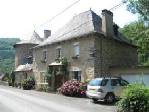 On the banks of the Lot River