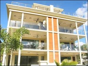 Cairns Pacific penthouse beachfront rental