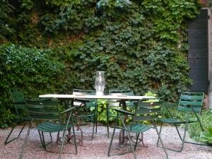 THE DINING TABLE IN THE GARDEN