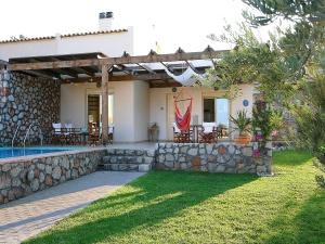 Lindos holiday villa with pool