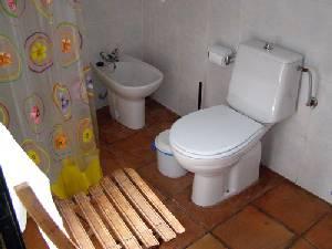 Casa Pajero - simple bathroom