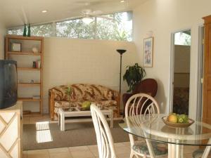 lovely 2 bedr. 2 bthr. unit