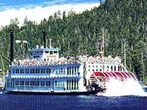 Dinner on the paddlewheel boat