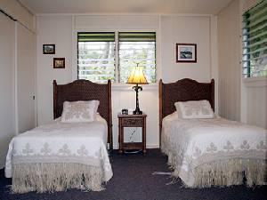 Second bedroom with twins