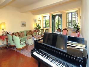 Entrance - large sitting room