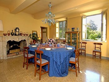 Foramal dining space