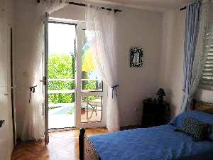 Large single bedroom & balcony