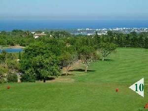 golf course 10 mins away