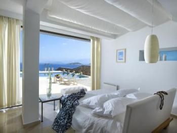 THALASSA VILLAS MASTER BEDROOM