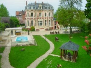 La Fere holiday chateau rental