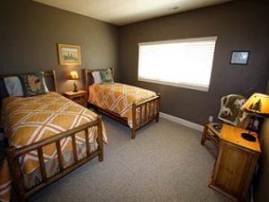 Downstairs Twin Room