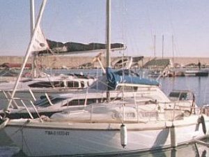 Fuengirola port 15 mins walk !