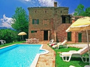 Amandola holiday villa with private pool
