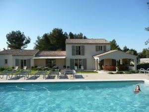 Eygalieres Provencal Mas with pool