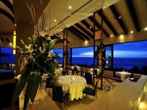 Restaurant views at night