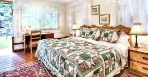 Malia Room, Hale Koa