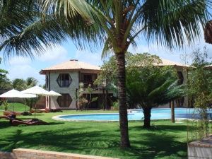 Spacious grounds to relaxi in