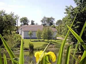 Overlooks a pretty lake