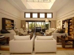 Spacious South-facing Lounge