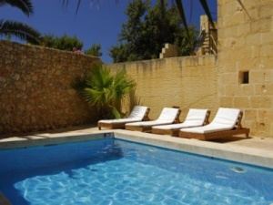 Xaghra holiday farmhouse with pool