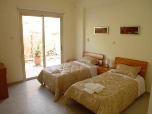 Twin bedroom