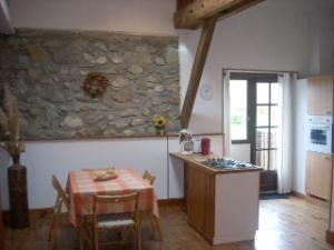 Gite 2 kitchen/dining area