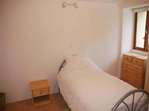 Downstairs twin bedroom