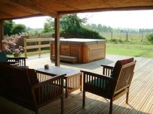 Deck area & hot tub