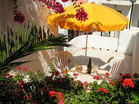 Casa  Fuente courtyard