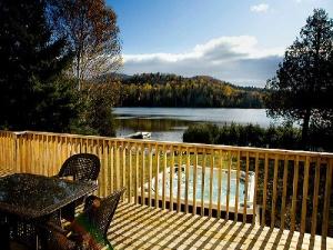 Hot Tub overlooking Lake