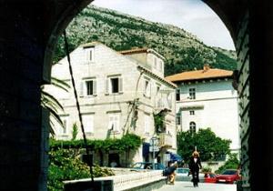 House through the Ploce Gate