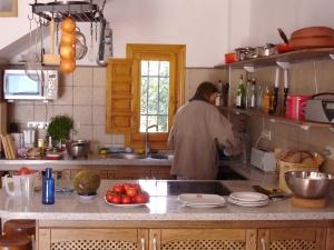 Well equipped chef's kitchen
