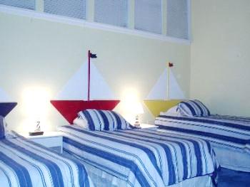 Oceanview Bedroom, 3 Twin Beds