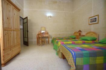 Bedroom with shower ensuite