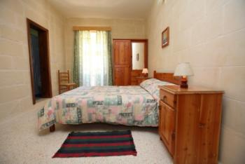 Bedroom with shower ensuite