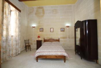 Bedroom with shower ensuite