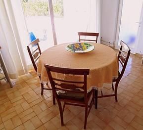 Dining seating for 4 persons