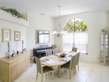 Dining Room & Lounge